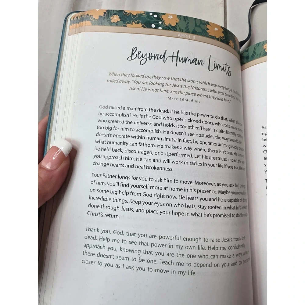 Daily‎ Strength for Mothers 365-Day Devotional Teal Faux Leather Floral Book